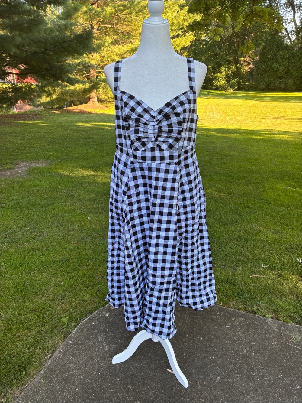 TORRID (size1) Black & White Sundress with Sweetheart Neckline